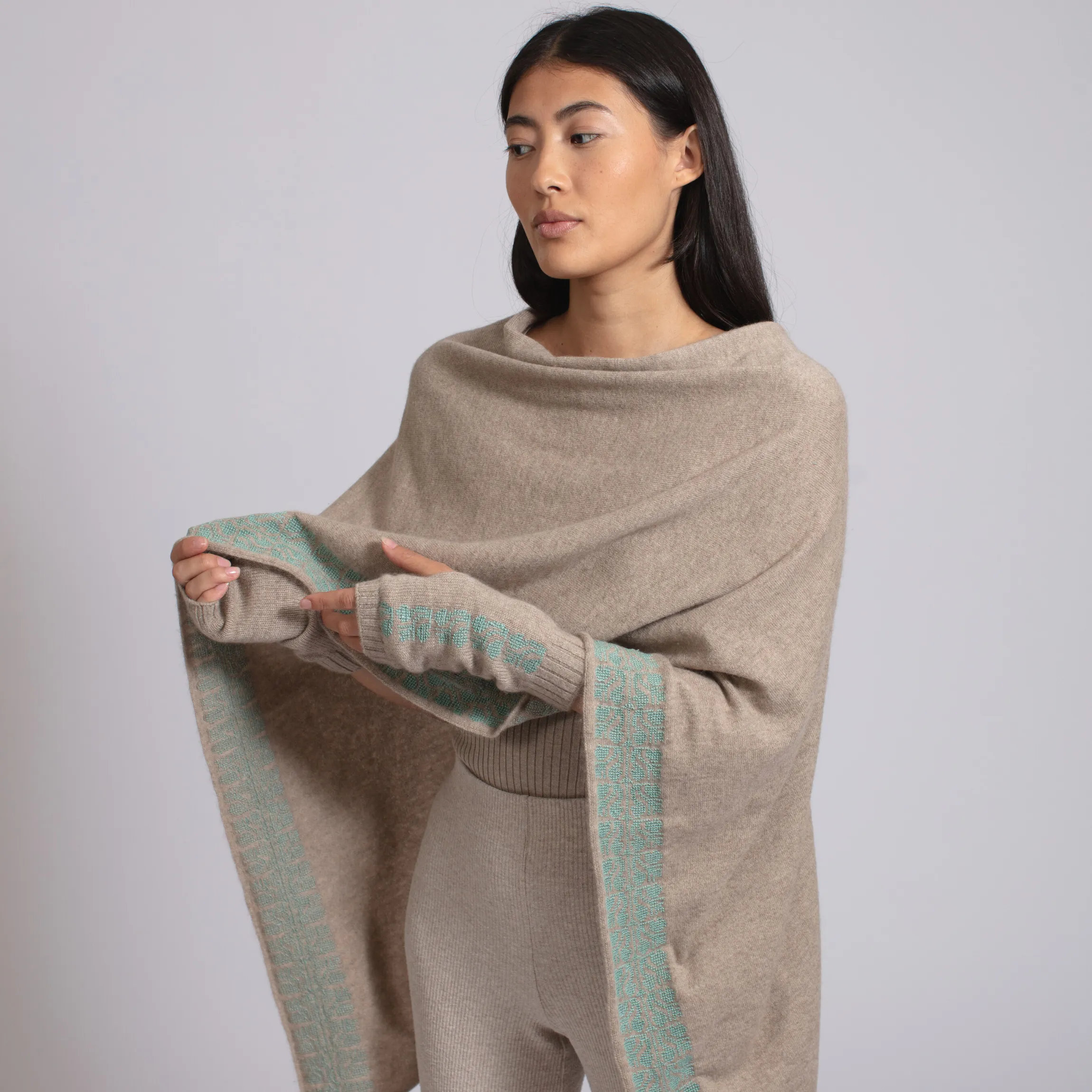 BEIGE CASHMERE PONCHO