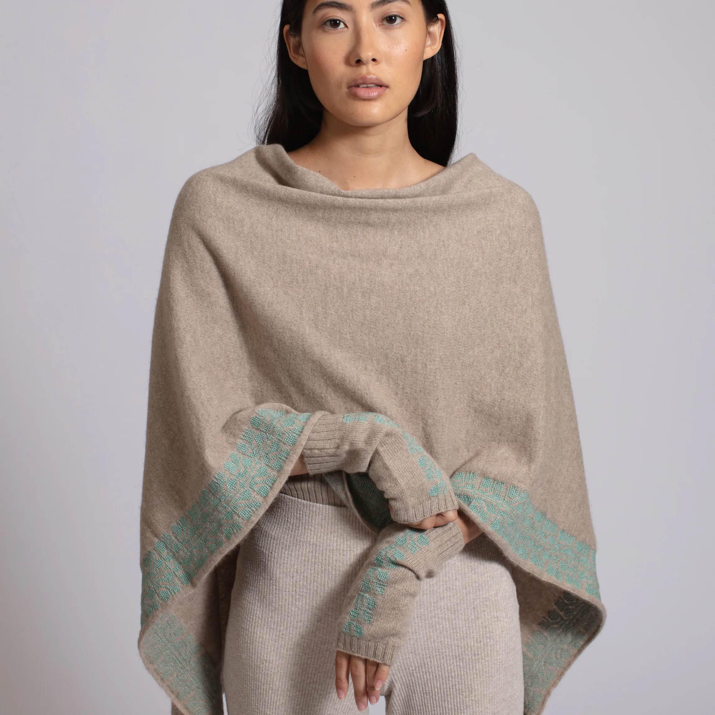 BEIGE CASHMERE PONCHO