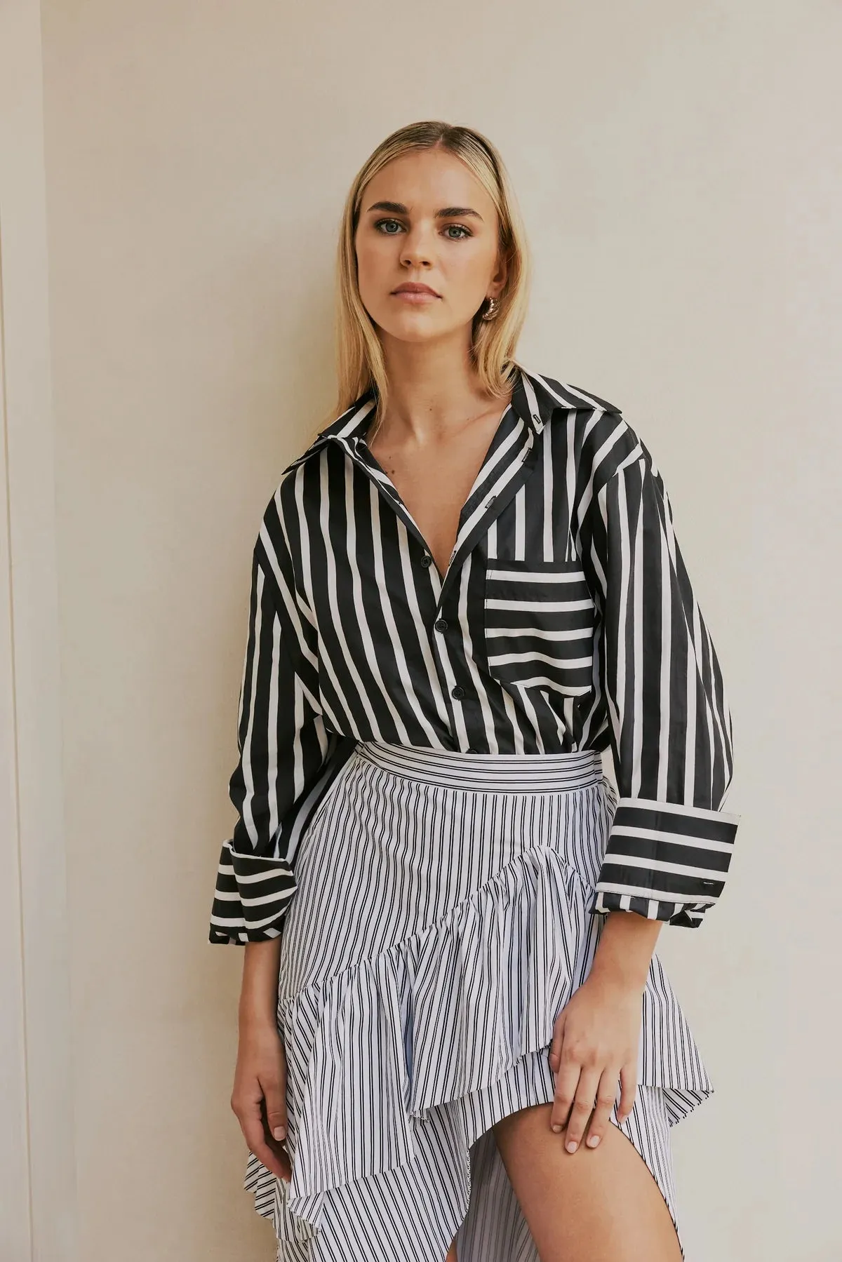 CURAAE By Elliatt Azalea Oversized Contrast Stripe Loose Shirt In Black & White