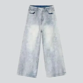 Fashion men's light-wash jeans