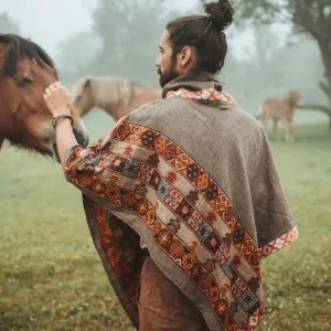 Kuscheliger Poncho ~ HOPI