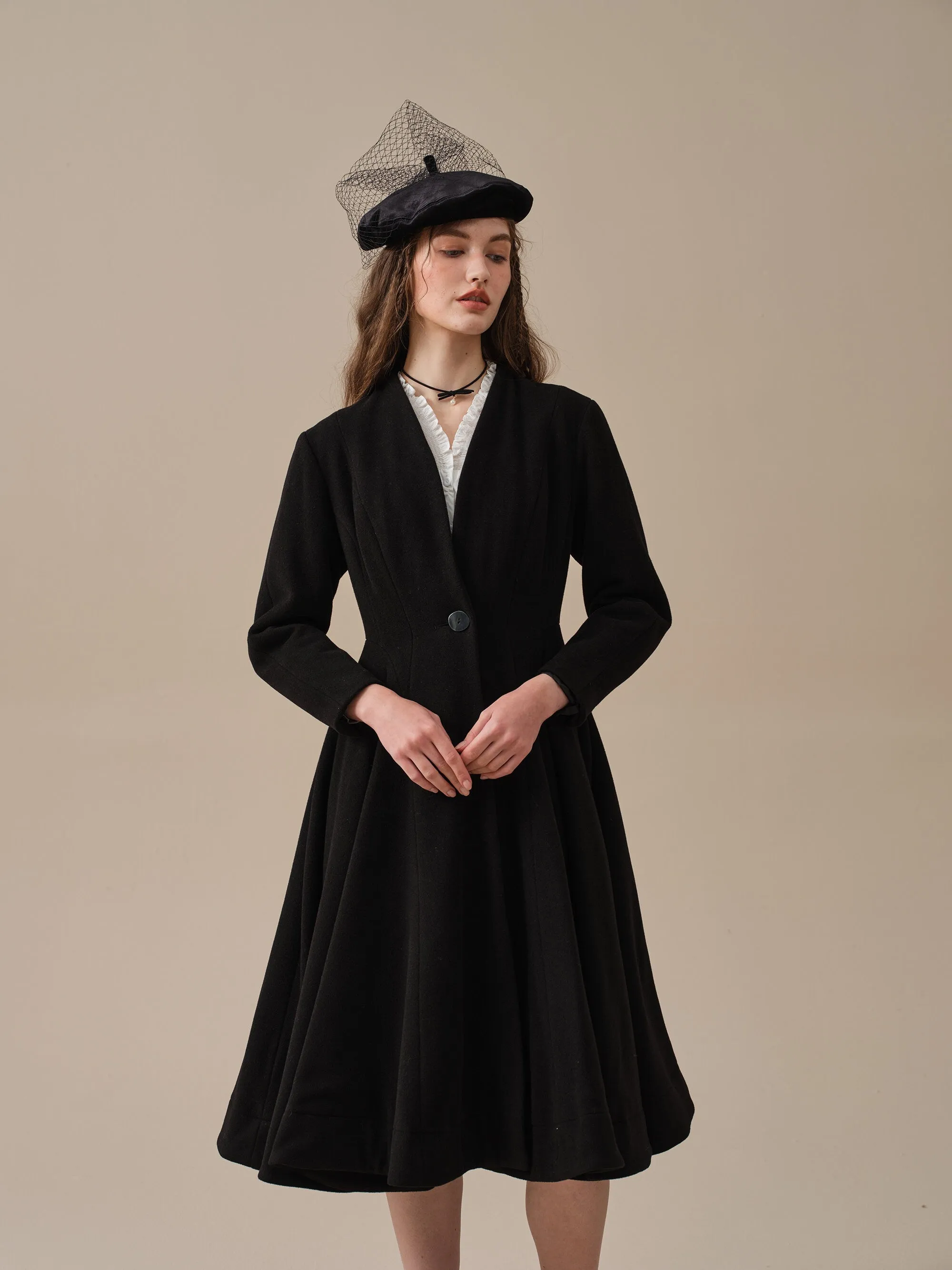 LITTLE WOMEN 22 | WOOL COAT IN BLACK