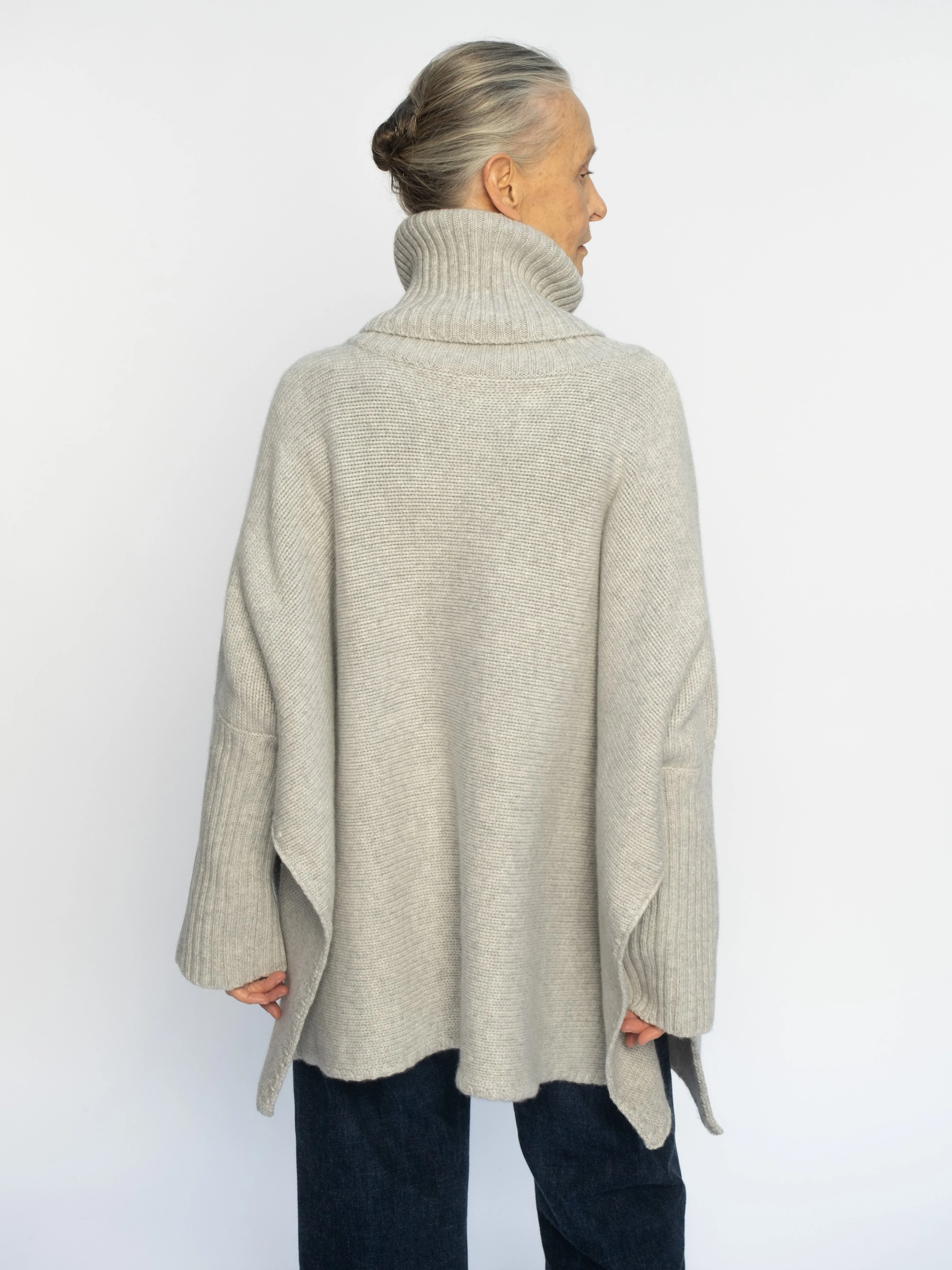 THE ROLLNECK PONCHO |EARL GREY