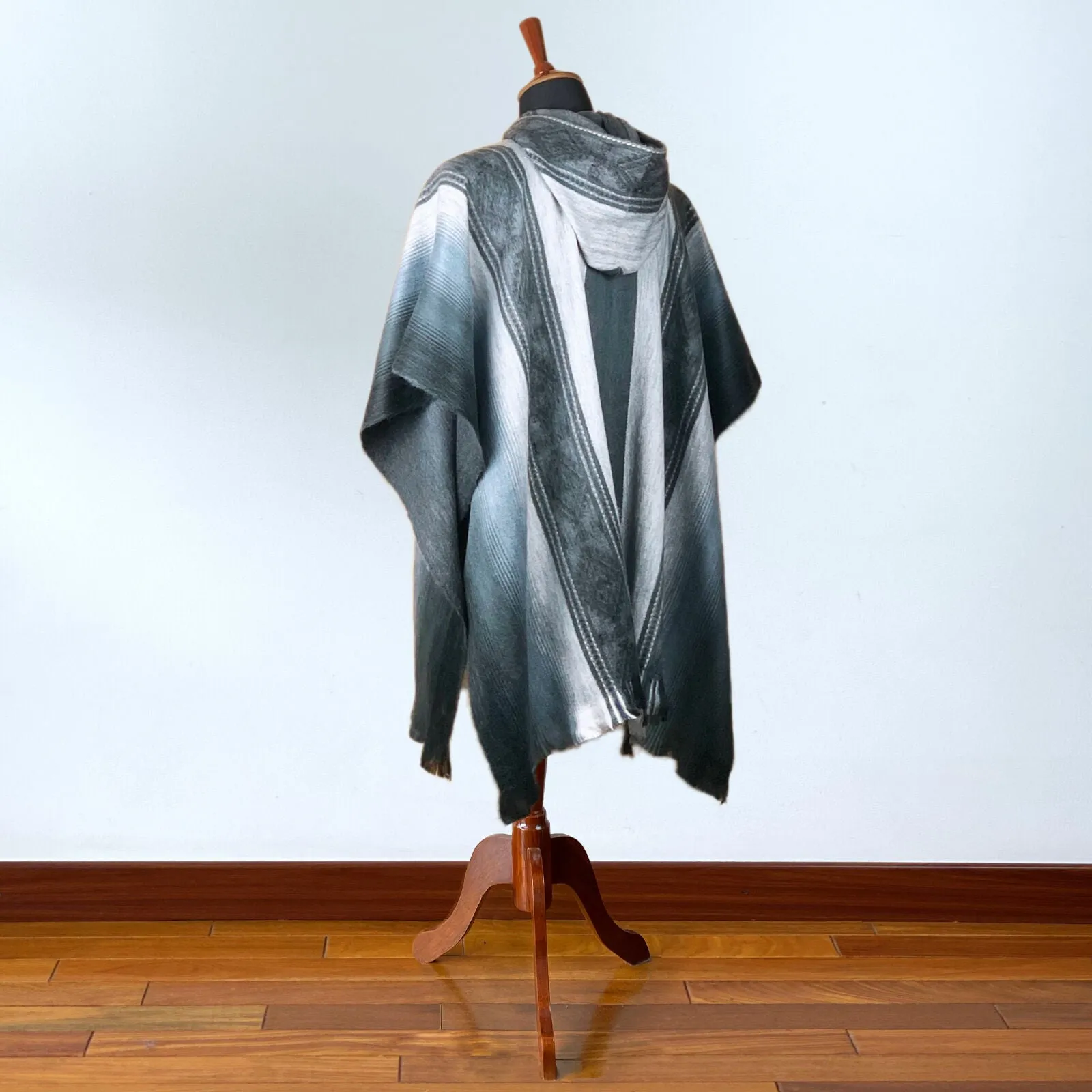 Yanarumi - Lightweight Baby Alpaca Hooded Poncho - Light Gray - Unisex